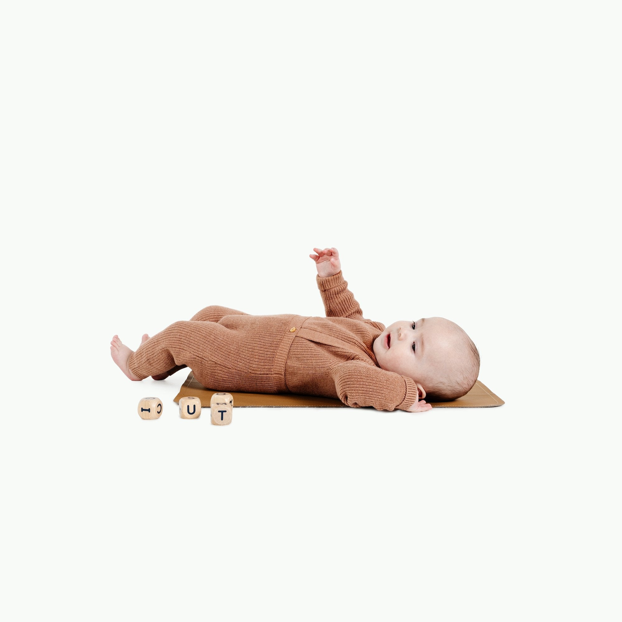 Camel@Baby sitting on Camel Micro mat 